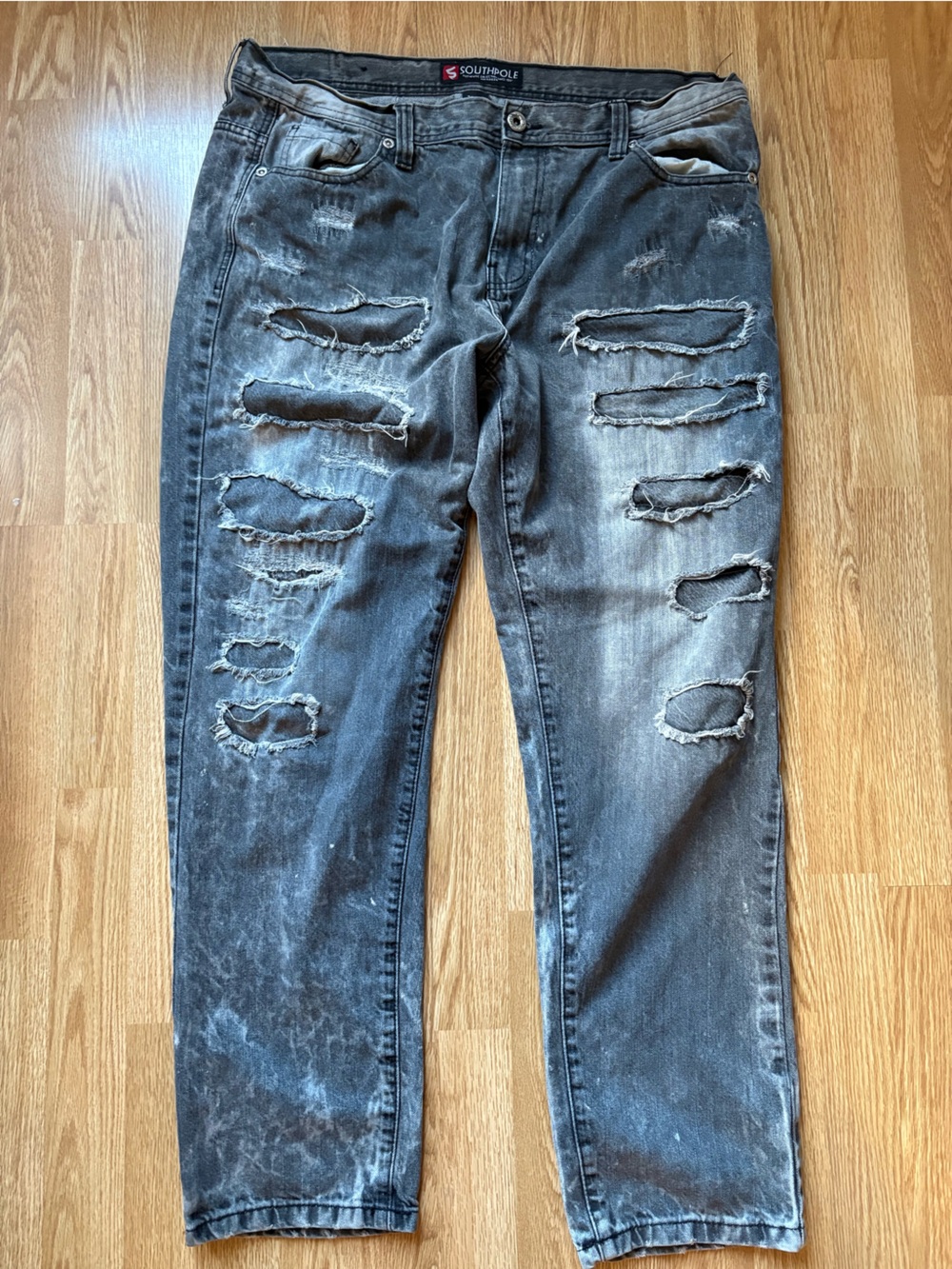 VTG distressed South pole jeans men size 38x32.